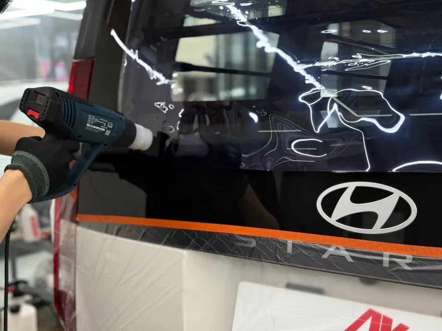 Hyundai Stariaのカーフィルム施工事例｜費用目安・仕上がり 施工写真 1-3