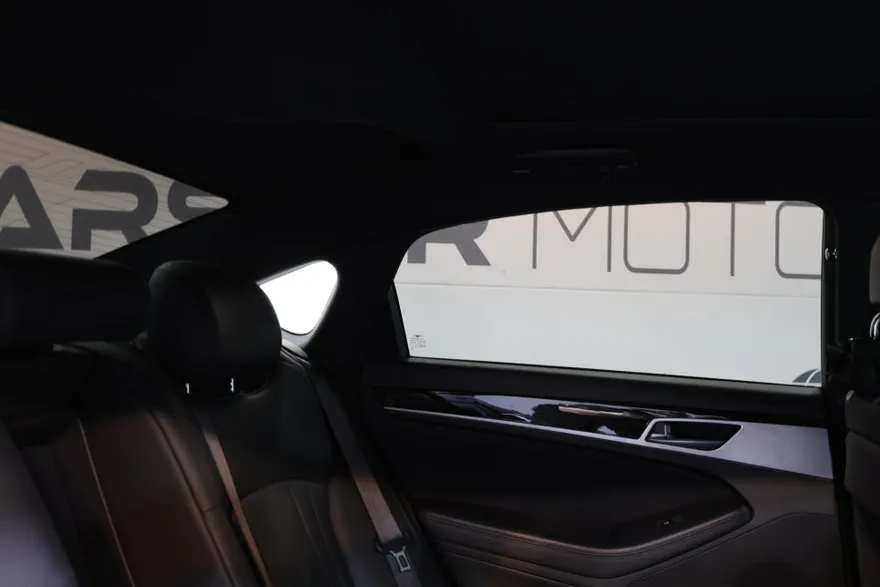 Genesis G80のカーフィルム施工事例：費用目安と仕上がり 施工写真 3-1