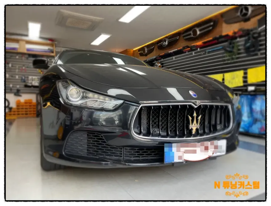 Maserati Ghibliのカーラッピング事例：キー・グリル 施工写真 1-1