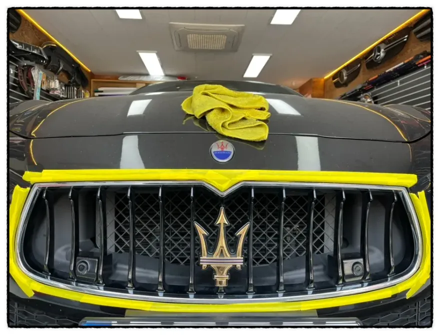 Maserati Ghibliのカーラッピング事例：キー・グリル 施工写真 1-3
