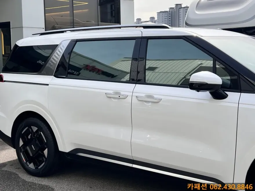 Kia Carnival KA4のカーフィルム施工事例｜断熱・UVカット効果 施工写真 1-2