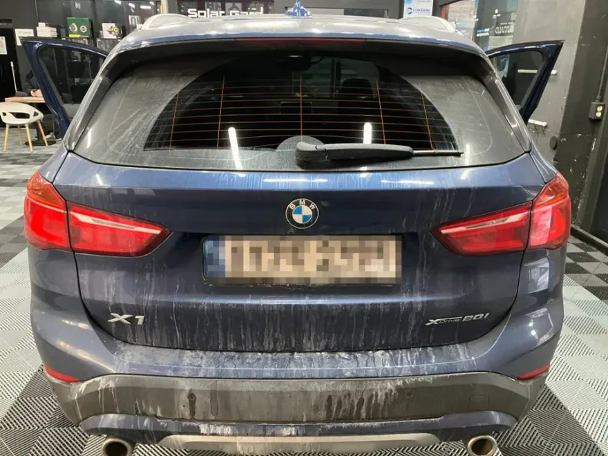 BMW X1のドラレコ取付事例｜費用目安と仕上がり 施工写真 2-1