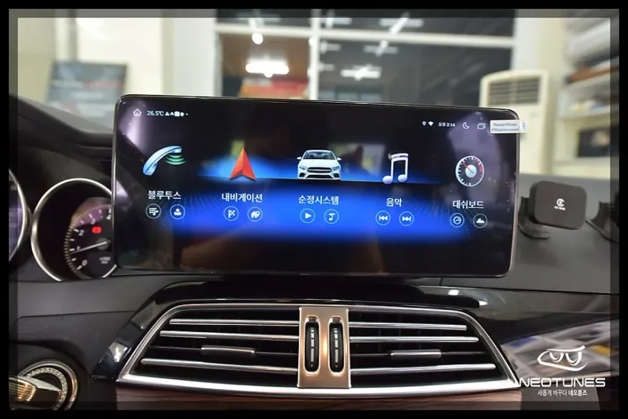 Mercedes-Benz C-ClassのAndroid Auto・CarPlay取付事例 施工写真 2-2
