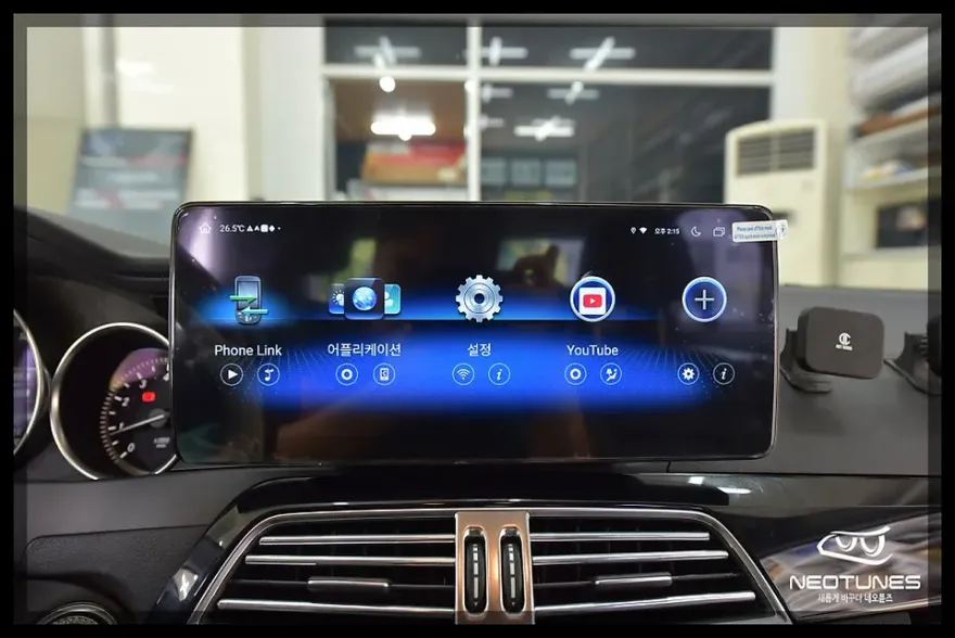 Mercedes-Benz C-ClassのAndroid Auto・CarPlay取付事例 施工写真 3-2