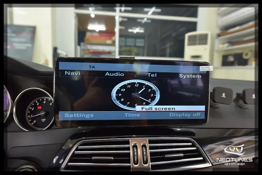 Mercedes-Benz C-ClassのAndroid Auto・CarPlay取付事例 施工写真 4-2