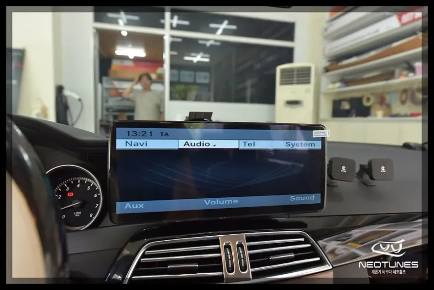 Mercedes-Benz C-ClassのAndroid Auto・CarPlay取付事例 施工写真 1-3