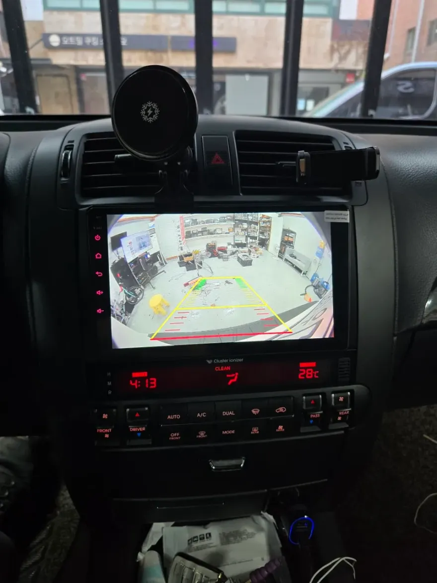 Kia MohaveのAndroid Auto・CarPlay取付事例 施工写真 3-2