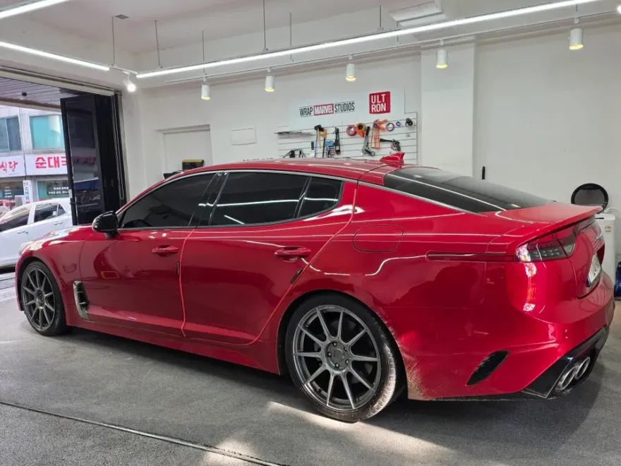 Kia Stingerのカーラッピング事例｜費用目安・仕上がり 施工写真 2-1