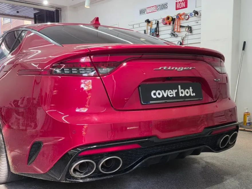 Kia Stingerのカーラッピング事例｜費用目安・仕上がり 施工写真 1-2