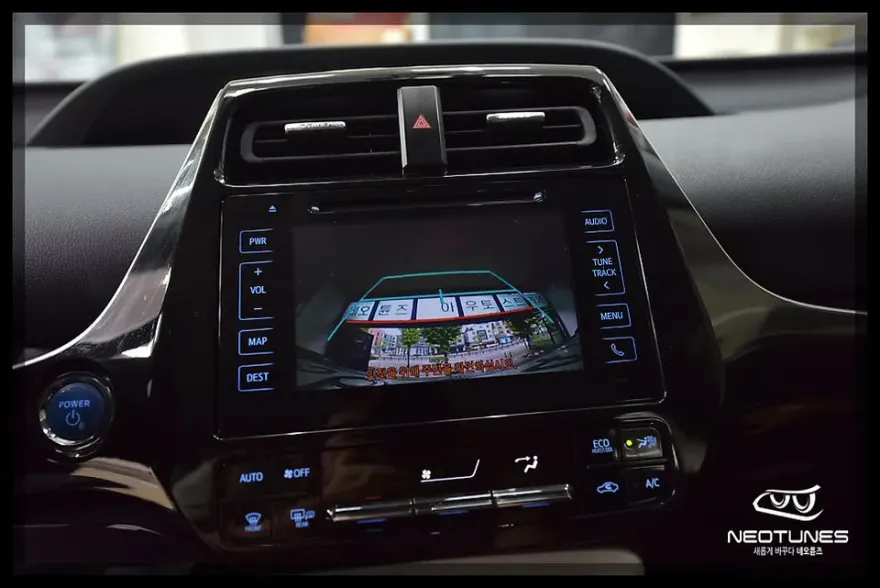 Toyota PriusのAndroid Auto・CarPlay取付事例 施工写真 2-2