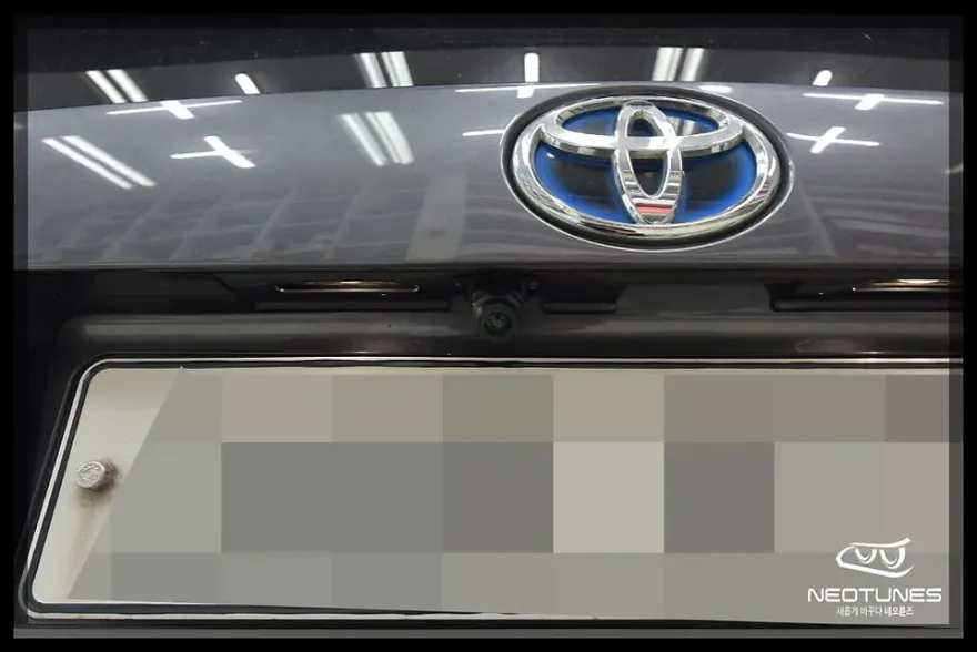 Toyota PriusのAndroid Auto・CarPlay取付事例 施工写真 1-3