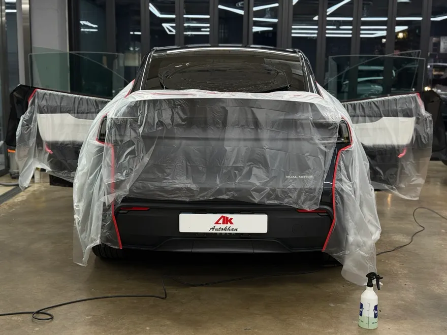 Tesla Model Yのカーフィルム施工事例：費用目安と仕上がり 施工写真 2-2