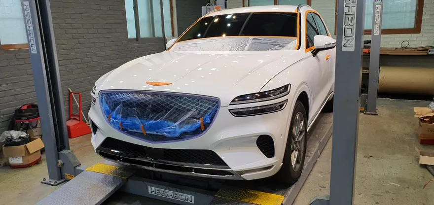 Genesis GV70のガラスコーティング事例｜韓国での施工 施工写真 2-2