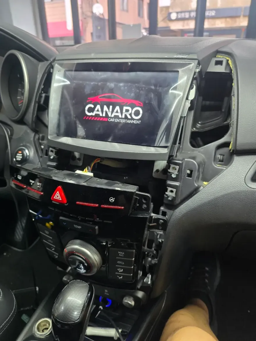 KG Mobility Tivoli AirのAndroid Auto・CarPlay取付事例 施工写真 1-2
