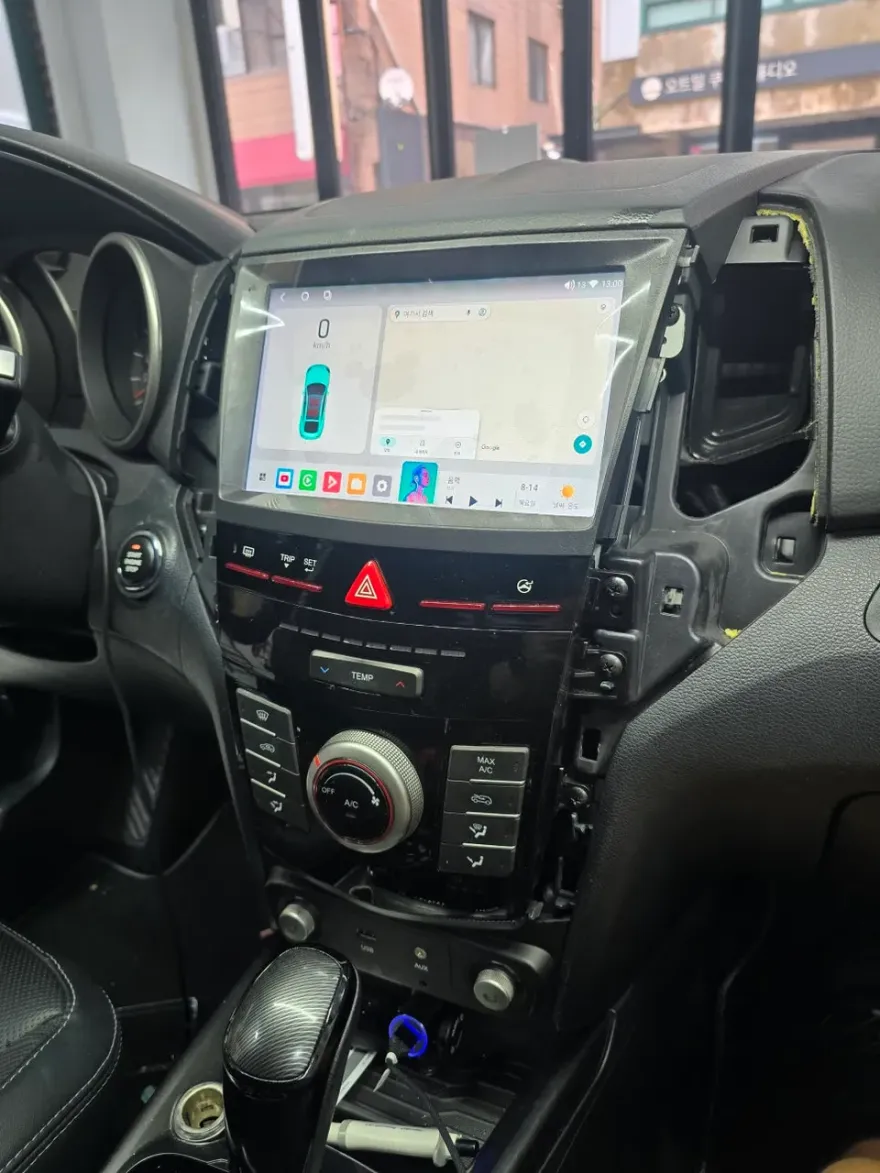 KG Mobility Tivoli AirのAndroid Auto・CarPlay取付事例 施工写真 2-2