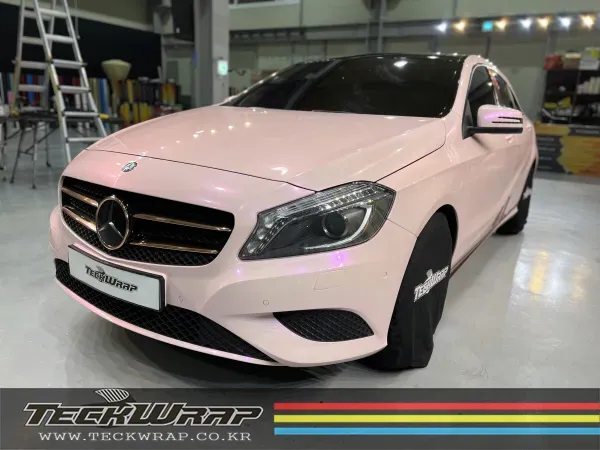 Mercedes-Benz Aクラスのカーラッピング事例｜費用目安・仕上がり 施工写真 2-1