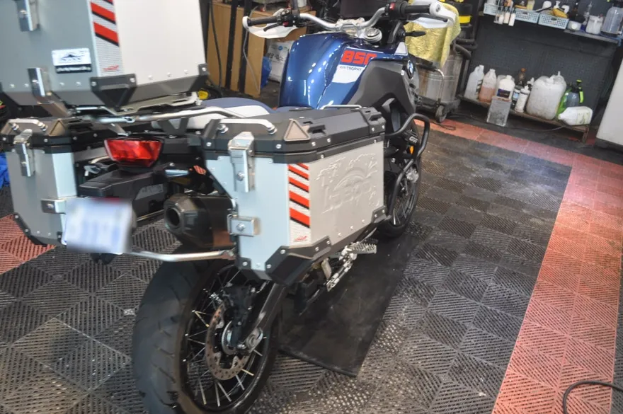 BMW GSのガラスコーティング事例｜費用目安と仕上がり 施工写真 2-1