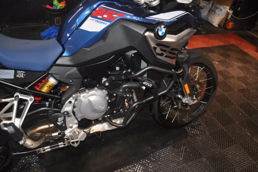 BMW GSのガラスコーティング事例｜費用目安と仕上がり 施工写真 2-3
