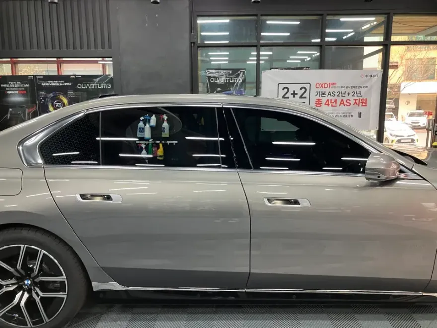 BMW 7 Series G70 カーフィルム施工事例|断熱・スモーク 施工写真 3-1