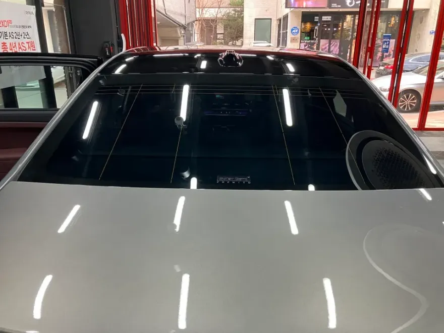BMW 7 Series G70 カーフィルム施工事例|断熱・スモーク 施工写真 2-2