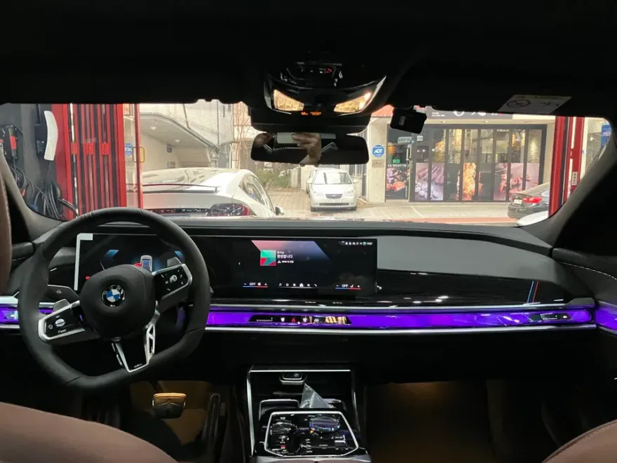BMW 7 Series G70 カーフィルム施工事例|断熱・スモーク 施工写真 3-2