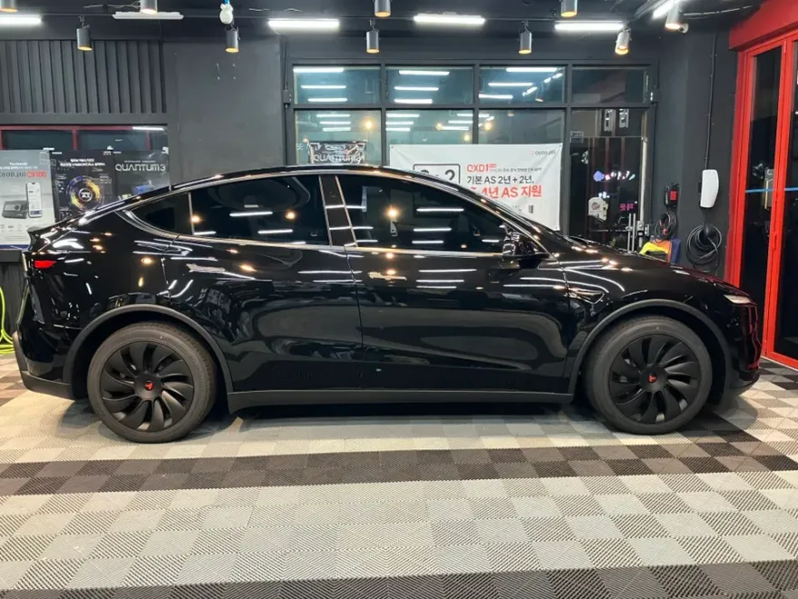 Tesla Model Yのカーフィルム施工事例｜費用目安・仕上がり 施工写真 2-1