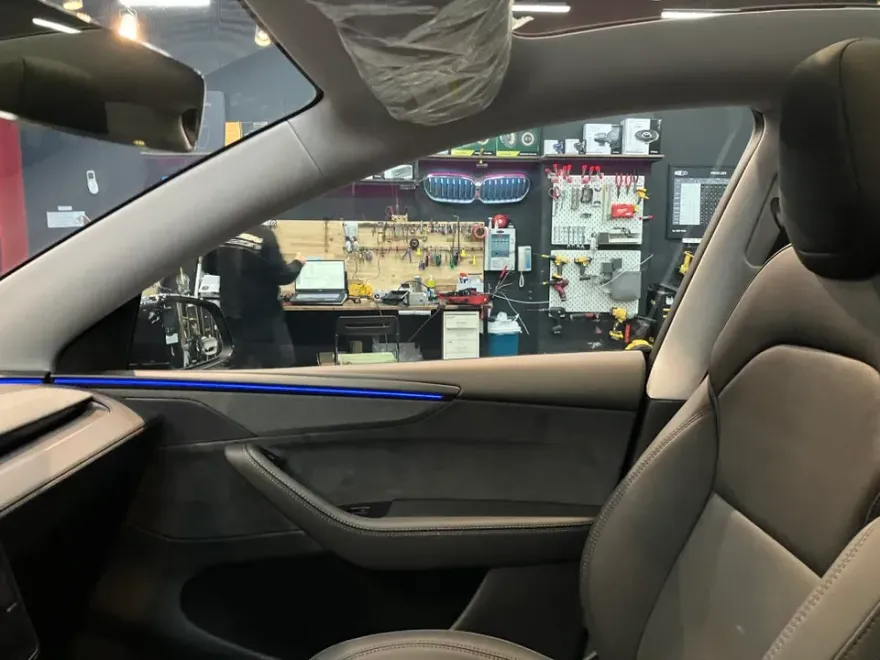 Tesla Model Yのカーフィルム施工事例｜費用目安・仕上がり 施工写真 1-3
