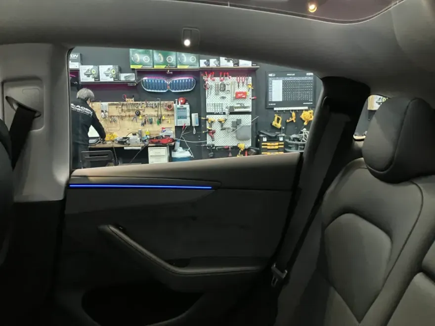 Tesla Model Yのカーフィルム施工事例｜費用目安・仕上がり 施工写真 2-3