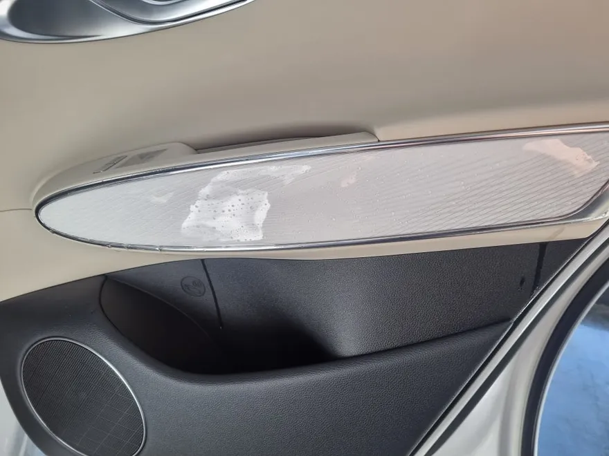Genesis GV70のPPF施工事例｜内装の傷防止 施工写真 2-2