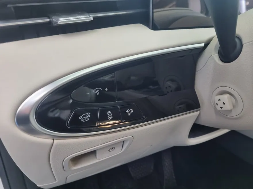 Genesis GV70のPPF施工事例｜内装の傷防止 施工写真 4-2