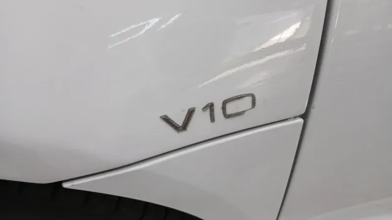 Audi R8のガラスコーティング事例 施工写真 2-1
