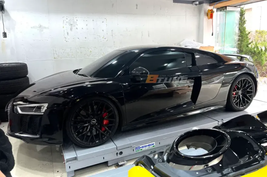 Audi R8のカーラッピング事例｜費用目安・仕上がり 施工写真 2-1