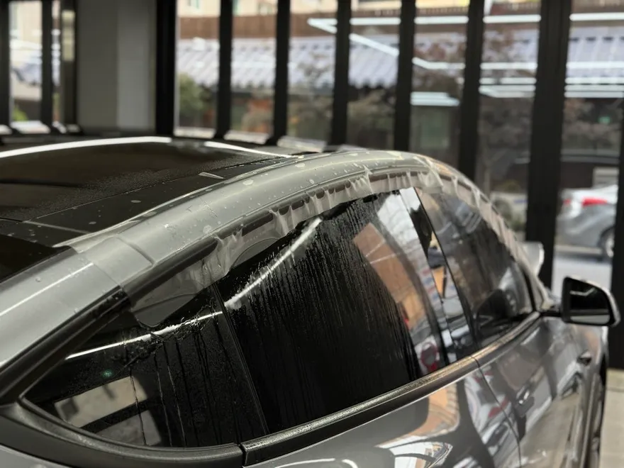 Tesla Model Y PPF施工事例｜無光フィルムの仕上がり 施工写真 2-3