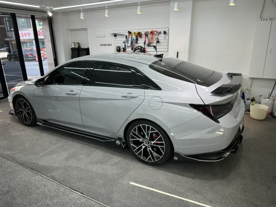 Hyundai Elantra Nのカーラッピング事例｜費用目安・仕上がり 施工写真 1-2