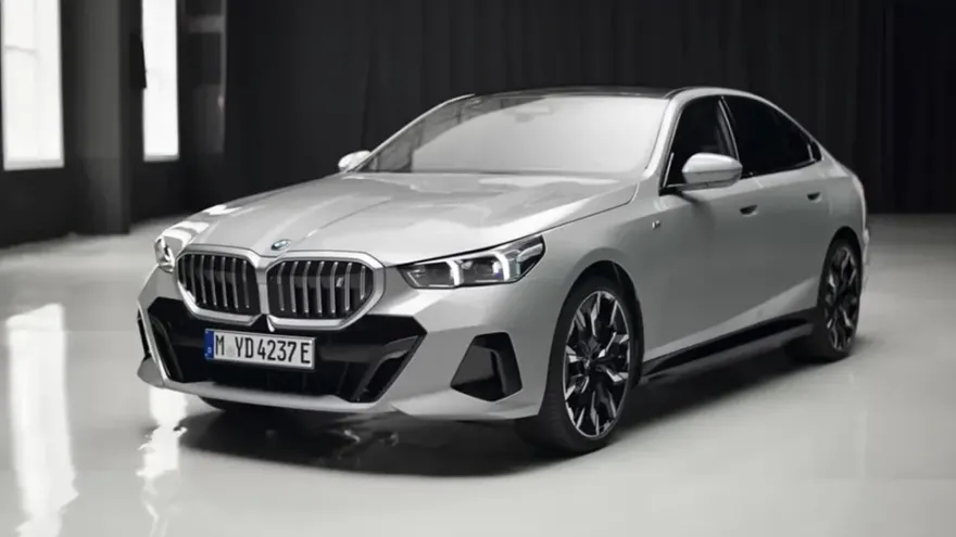 BMW 5 Series G60 カーラッピング事例｜費用目安と仕上がり 施工写真 1-2