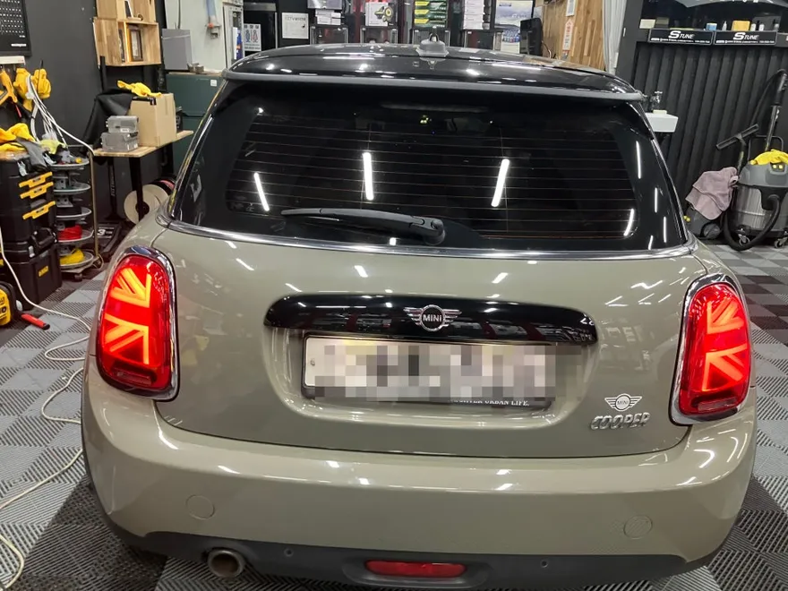 MINI MINI Cooperのドラレコ取付事例｜費用目安・仕上がり 施工写真 1-1