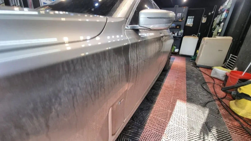 BMW 7 Seriesのガラスコーティング事例｜費用目安・仕上がり 施工写真 3-2