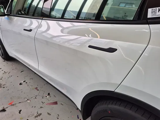 Tesla Model Y PPF施工事例｜費用目安と仕上がり 施工写真 3-1
