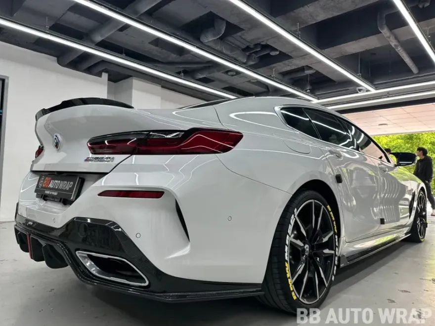BMW 8 Seriesのカーラッピング事例｜クロームパーツのブラックアウト 施工写真 2-1