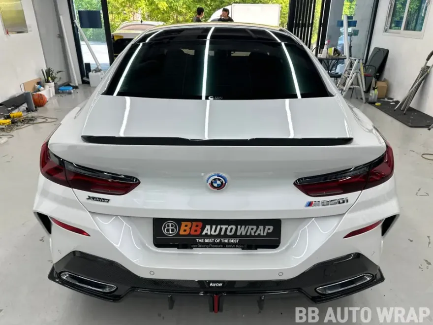 BMW 8 Seriesのカーラッピング事例｜クロームパーツのブラックアウト 施工写真 3-1