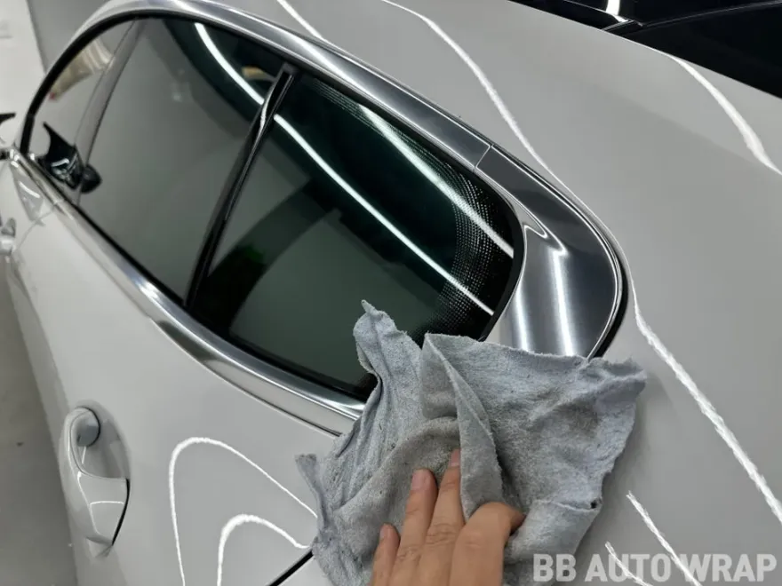 BMW 8 Seriesのカーラッピング事例｜クロームパーツのブラックアウト 施工写真 3-2