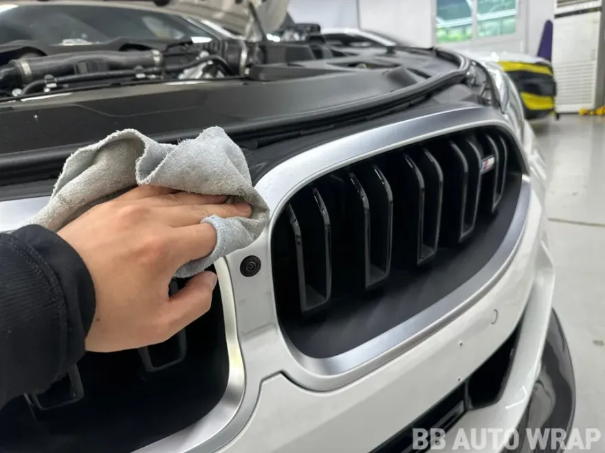 BMW 8 Seriesのカーラッピング事例｜クロームパーツのブラックアウト 施工写真 1-3