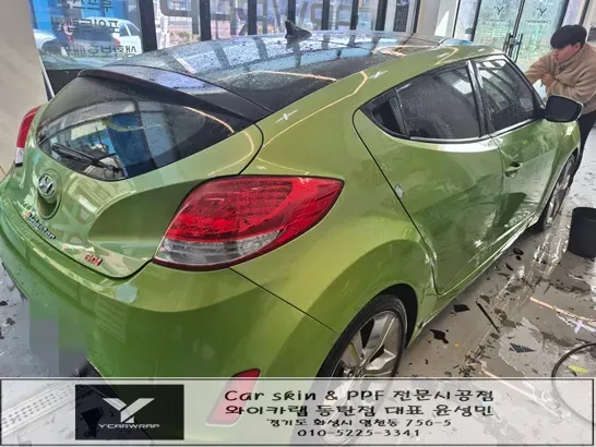 Hyundai Velosterのカーラッピング事例|費用目安・仕上がり 施工写真 3-2