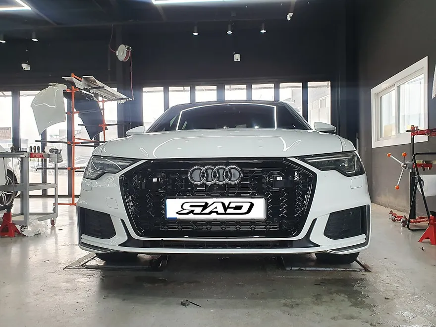 Audi A6 C8のカーラッピング事例｜RS6グリル交換とクローム除去 施工写真 1-3
