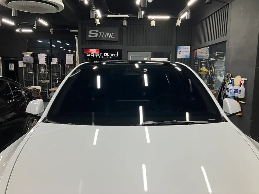 Tesla Model Yのカーフィルム施工事例｜費用目安・仕上がり 施工写真 3-1