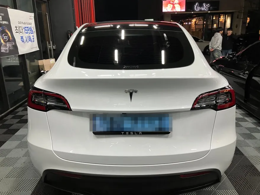 Tesla Model Yのカーフィルム施工事例｜費用目安・仕上がり 施工写真 2-2