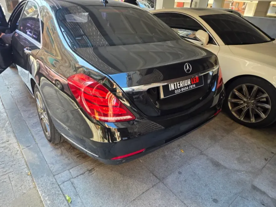 Mercedes-Benz S-Class W222 ambient lighting installation result