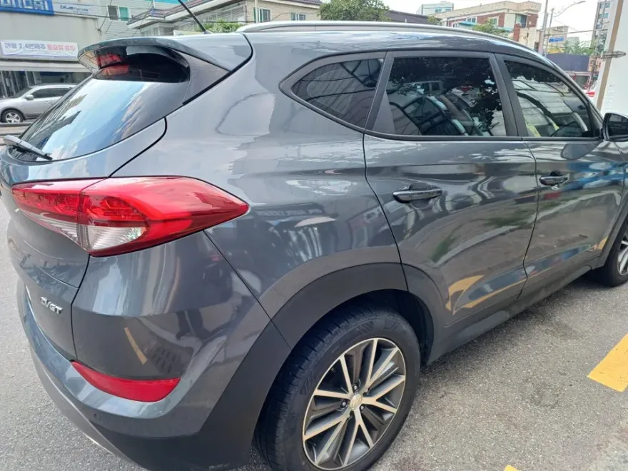 Hyundai Tucsonのカーフィルム施工事例|費用目安・仕上がり 施工写真 2-2