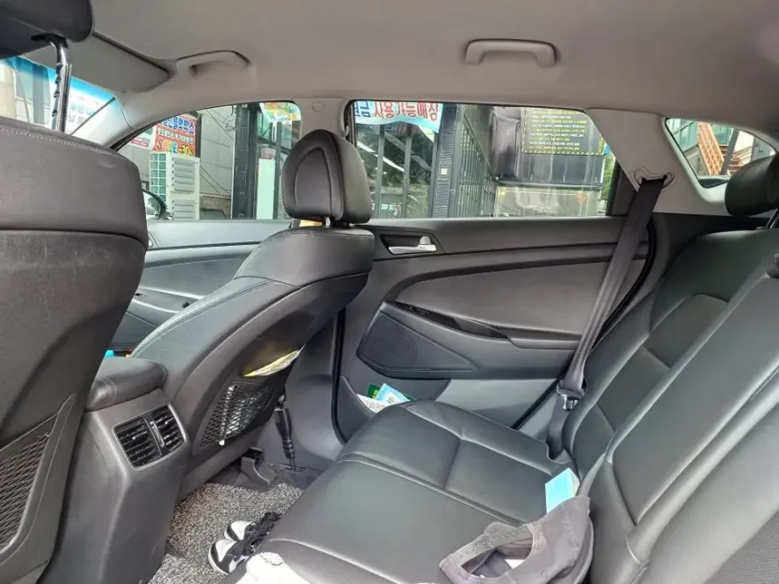 Hyundai Tucsonのカーフィルム施工事例|費用目安・仕上がり 施工写真 2-3