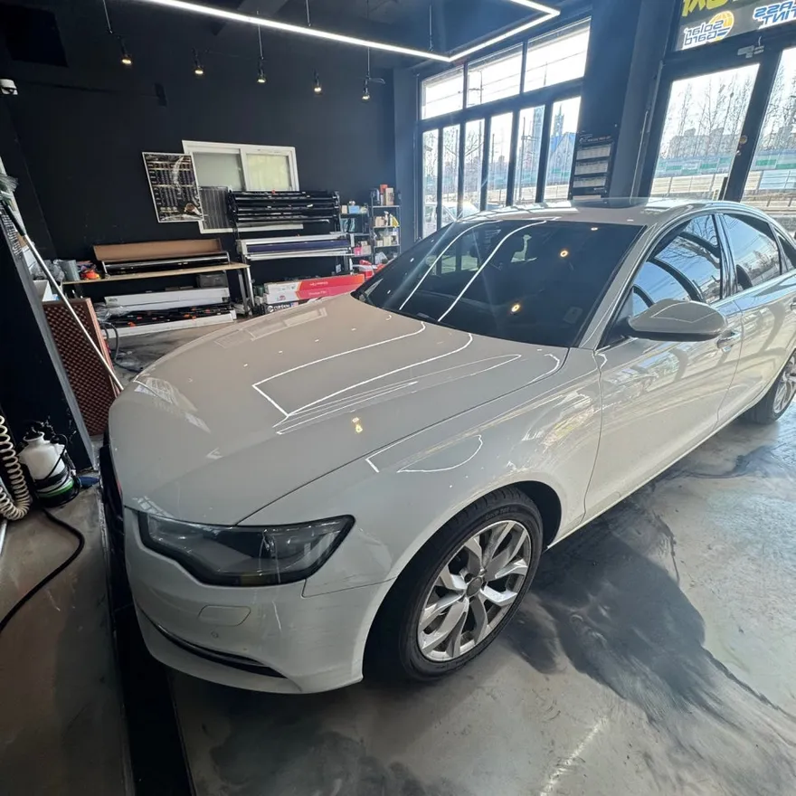 Audi A6のカーフィルム施工事例｜断熱・スモーク効果 施工写真 3-1
